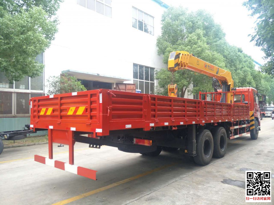 東風(fēng)御龍后八輪12噸隨車吊右后圖片