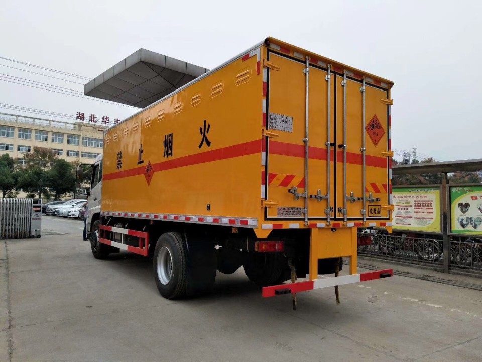 湖北程力東風天錦9.99噸爆破器材運輸車 (21)