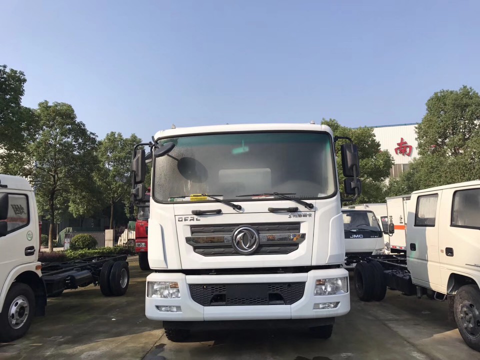 湖北程力東風(fēng)10噸爆破器材運(yùn)輸車 (3)