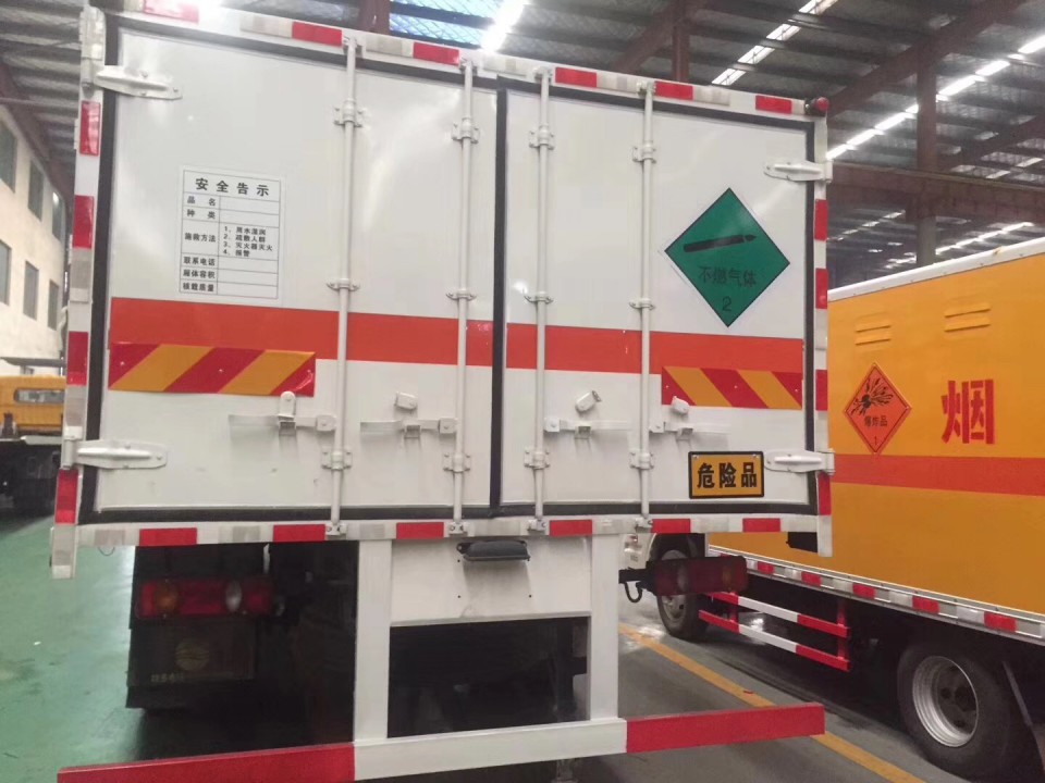 湖北程力東風(fēng)天錦6米1氣瓶運輸車 (15)