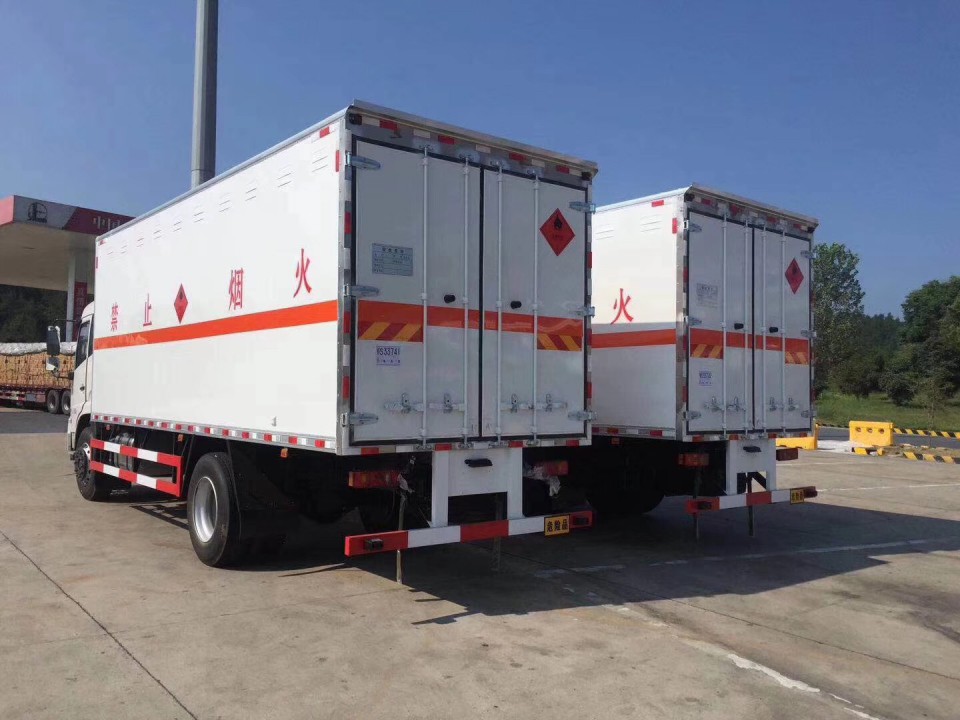 東風(fēng)天錦6米6易燃?xì)怏w廂式氣瓶運(yùn)輸車(chē) (4)