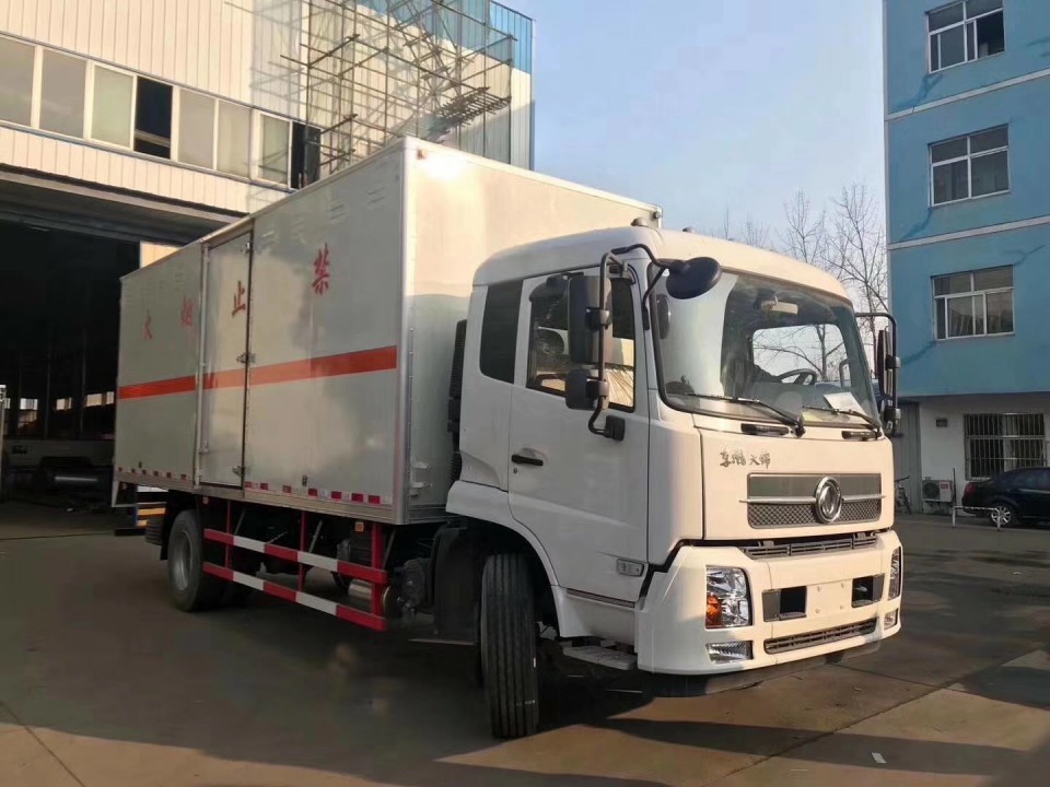 東風(fēng)天錦6米6易燃?xì)怏w廂式氣瓶運(yùn)輸車(chē) (11)