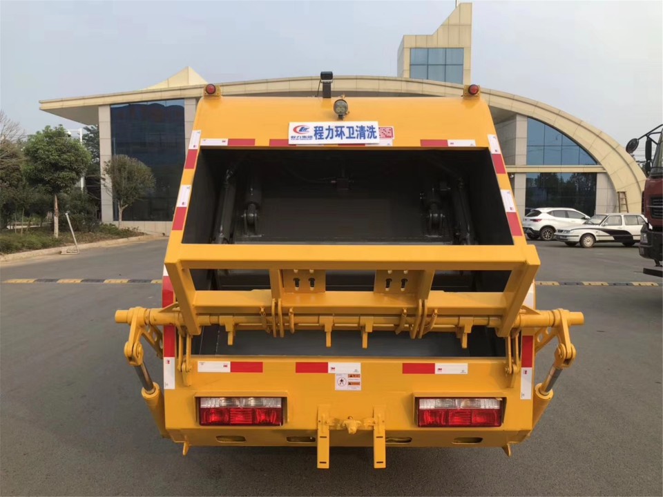 東風(fēng)多利卡6立方程力壓縮式垃圾車(chē) (7)