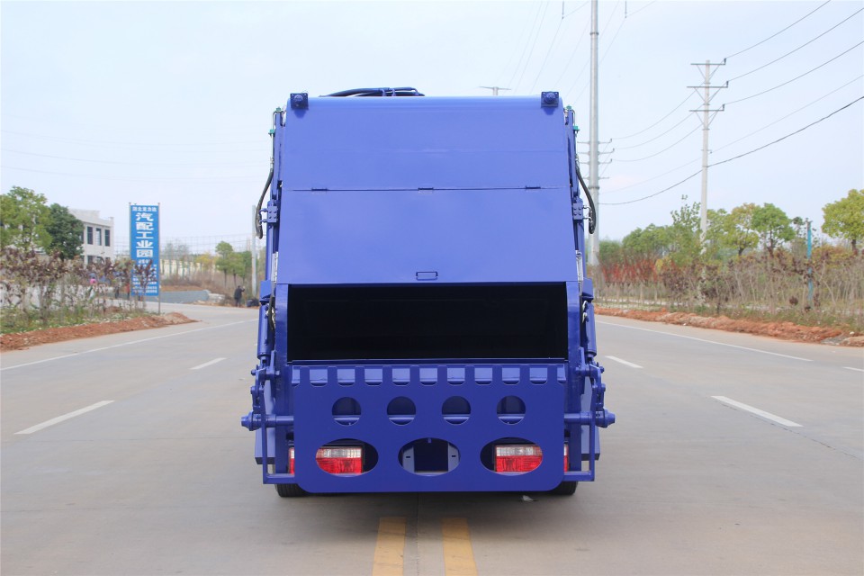 東風(fēng)多利卡5立方程力壓縮式垃圾車(chē) (88)