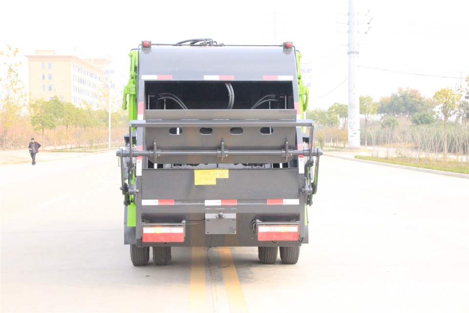 東風(fēng)多利卡5立方程力壓縮式垃圾車(chē) (103)