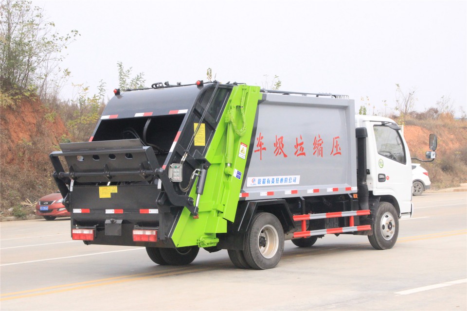 東風(fēng)多利卡5立方程力壓縮式垃圾車(chē) (104)