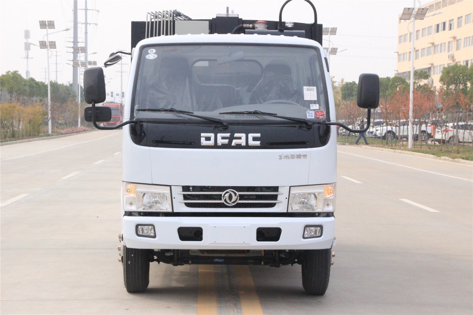 東風(fēng)多利卡5立方程力壓縮式垃圾車(chē) (107)