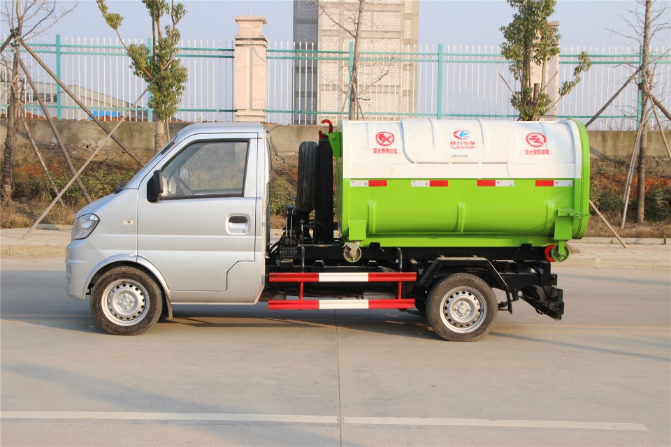 東風(fēng)小康程力鉤臂拉臂垃圾車 (3)