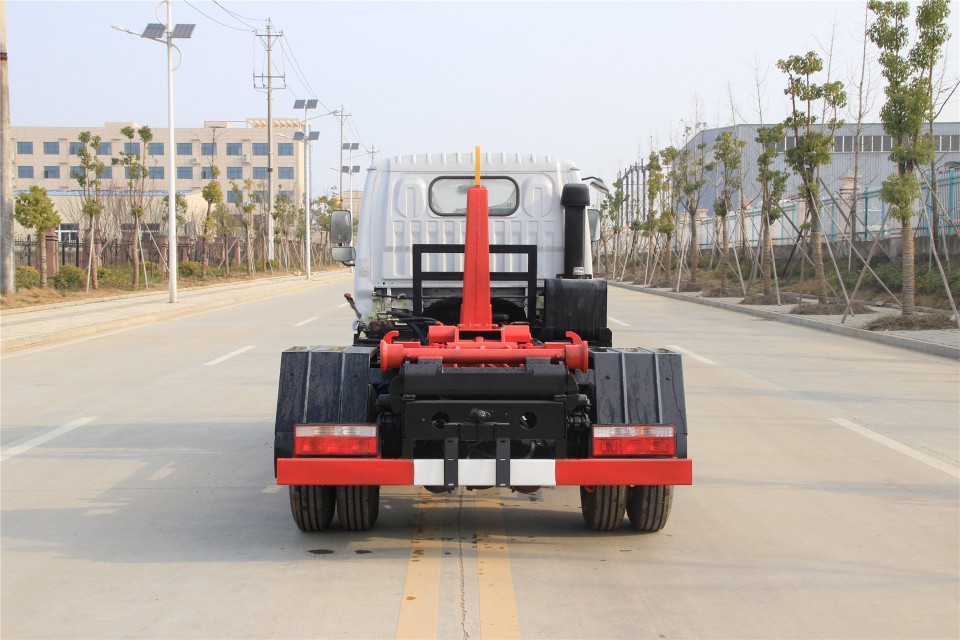東風(fēng)多利卡4立方程力鉤臂拉臂垃圾車(chē) (2)