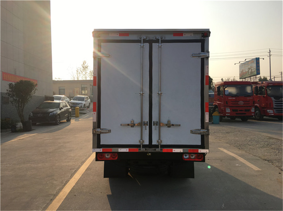 躍進(jìn)小福星S50(柴油)3米5程力小型冷藏車 (7)